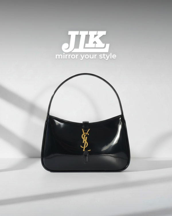 Le 5 à 7 in Patent Leather .